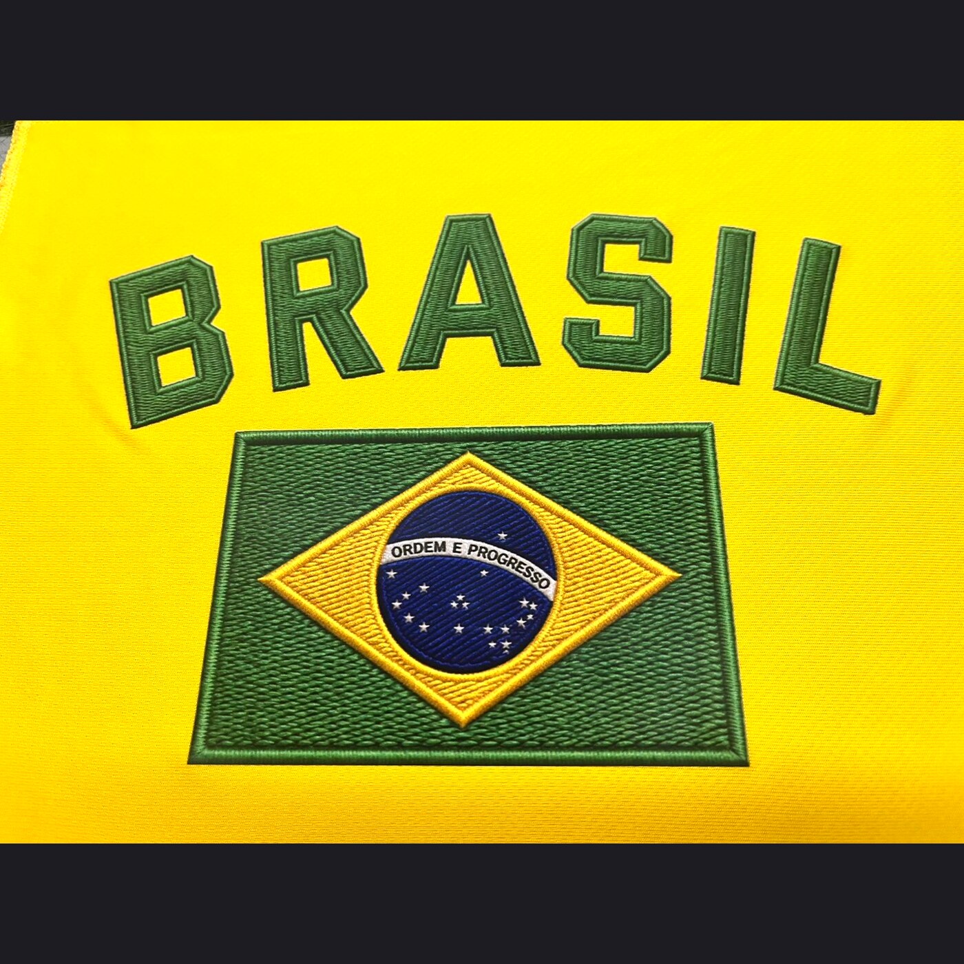 Efeito bordado — logo "BRASIL" + bandeira (nova tecnologia)