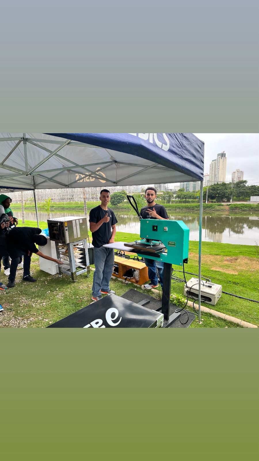 ASICS House — estação externa de customização